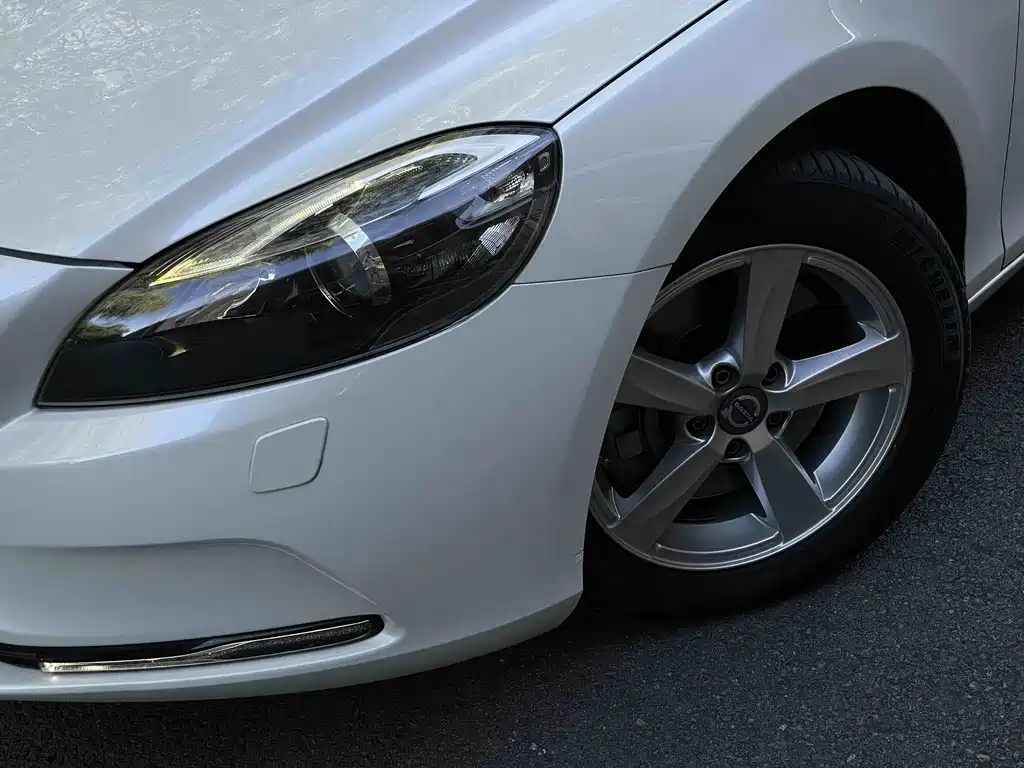 Volvo V40 — миниатюра 5