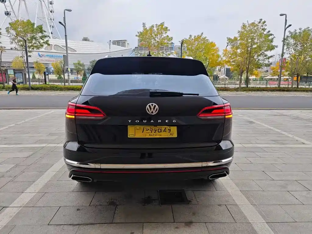 VOLKSWAGEN TOUAREG
