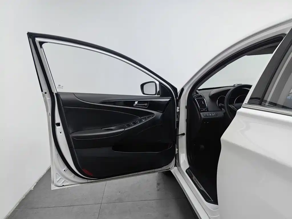 Hyundai Sonata — миниатюра 8