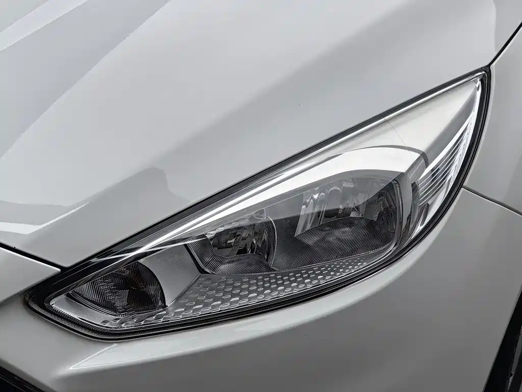 Ford Focus — миниатюра 7