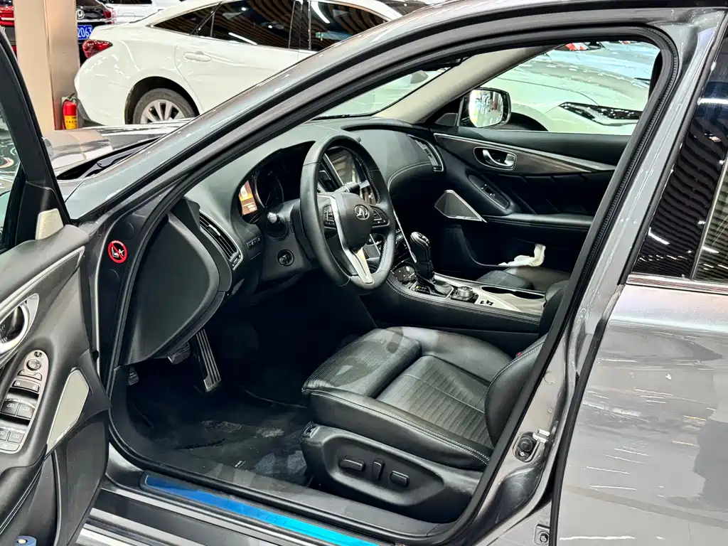 Infiniti Q50L 2018 2.0T Sport V