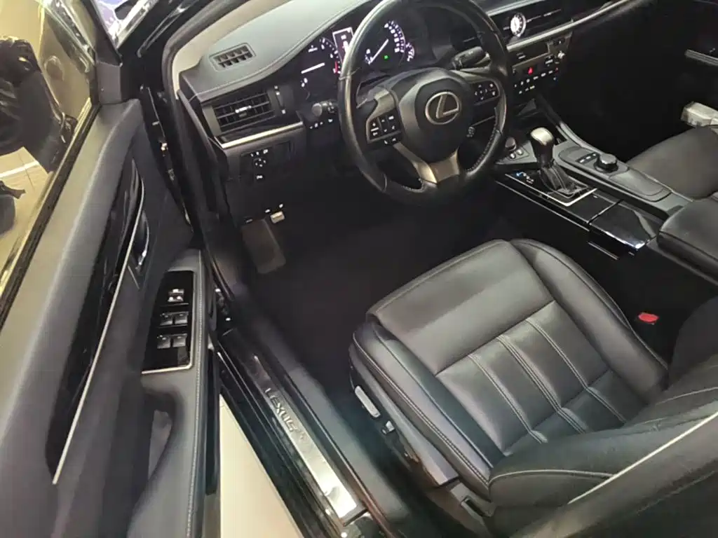Lexus ES — миниатюра 16