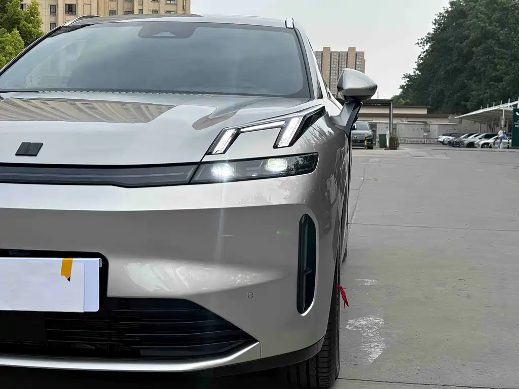 Lynk & Co 08 EM-P 2025 245km Halo
