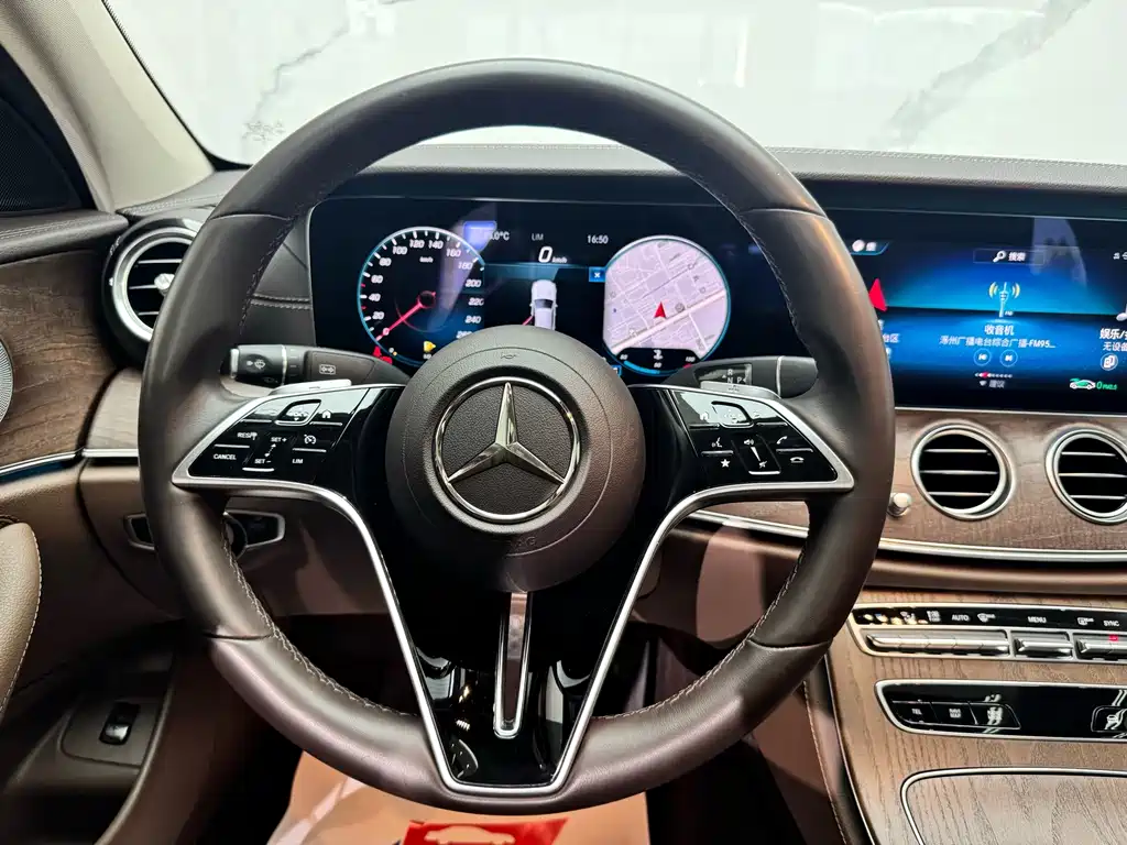 Mercedes-Benz E-Class — миниатюра 10