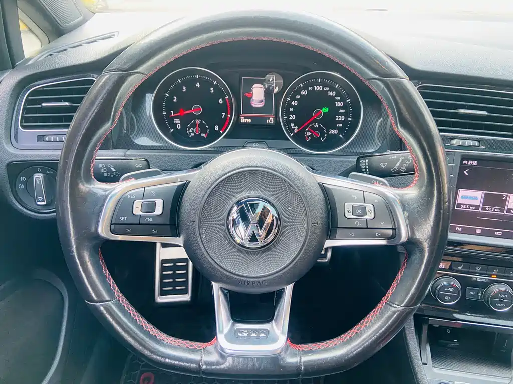 VOLKSWAGEN GOLF GTI
