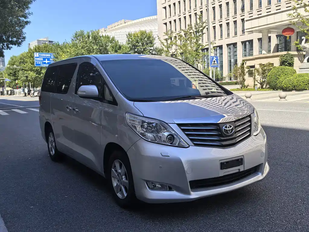 Toyota Alphard — миниатюра 6