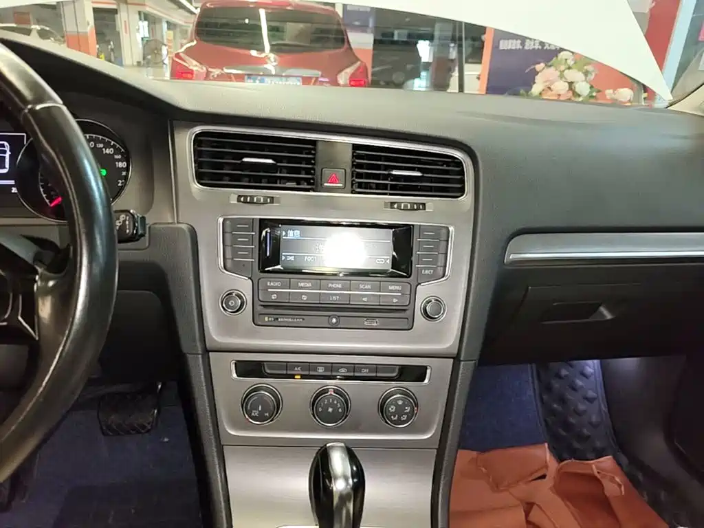 Volkswagen Golf — миниатюра 13