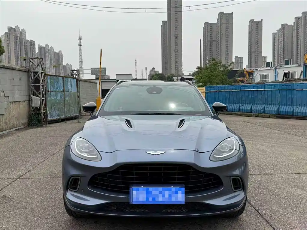 Купить Aston Martin DBX