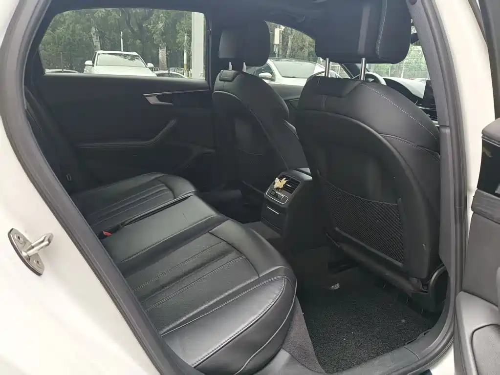 Audi A4L 2023 40 TFSI Luxury