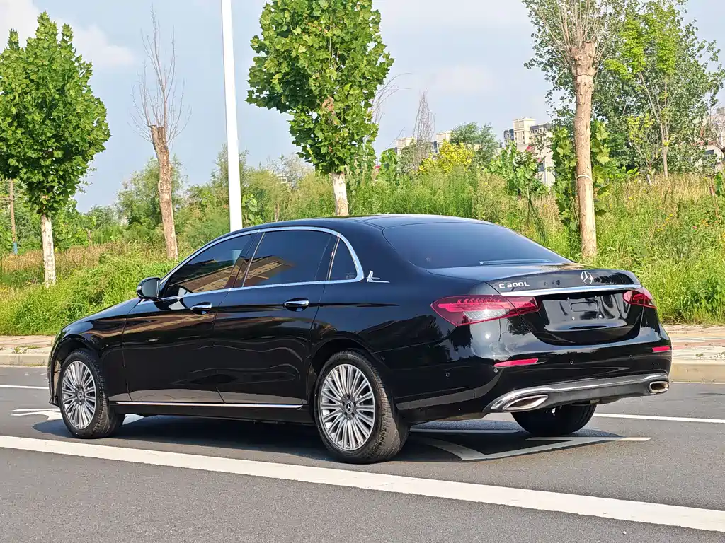 Mercedes-Benz E-Class — миниатюра 33