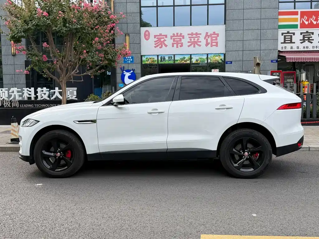 Jaguar F-PACE — миниатюра 3