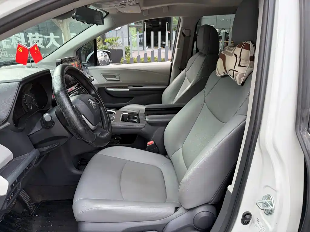 Toyota Granvia — миниатюра 8