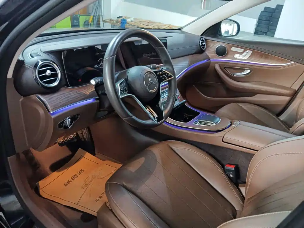 Mercedes-Benz E-Class — миниатюра 7