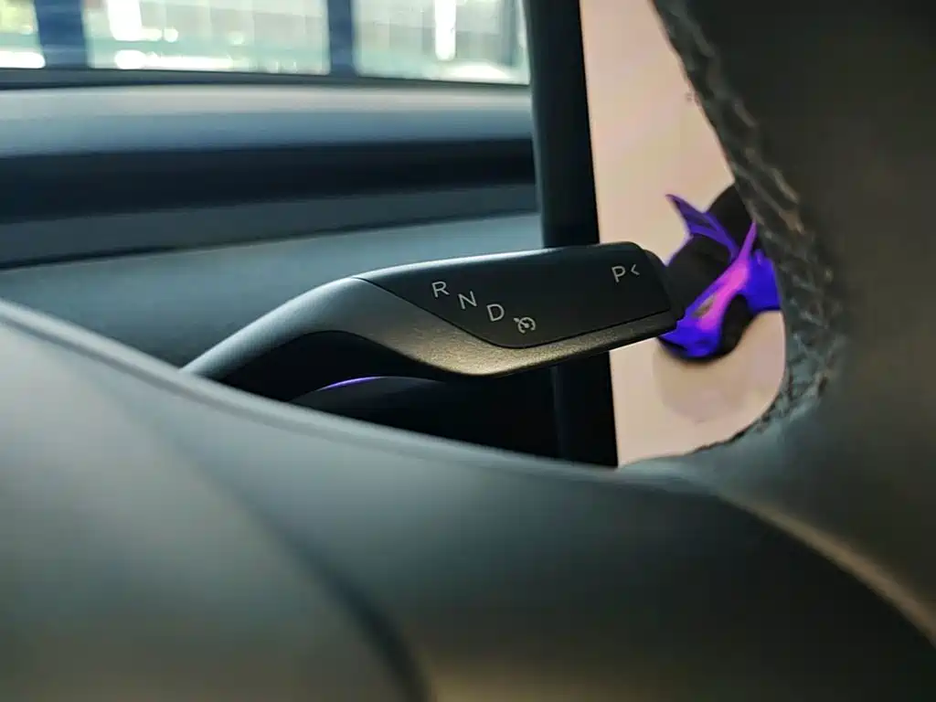 Tesla Model Y — миниатюра 14