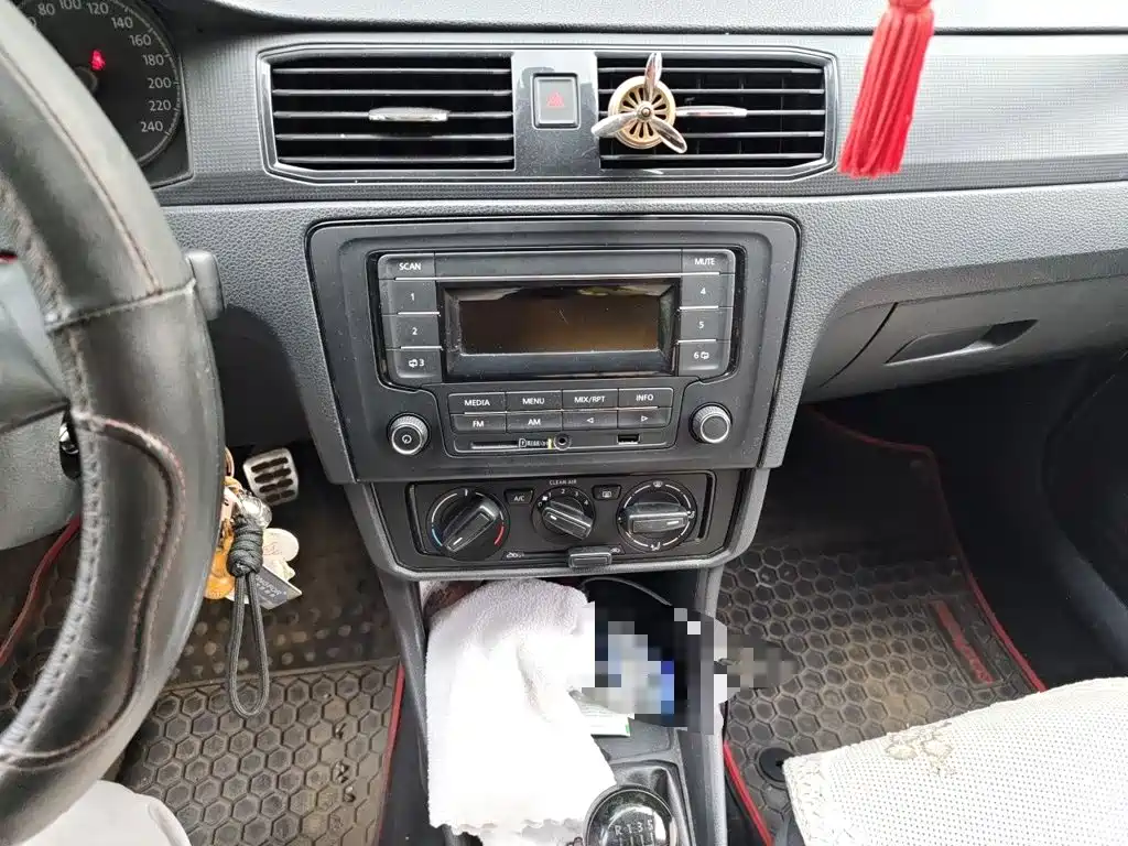 Volkswagen Santana — миниатюра 6