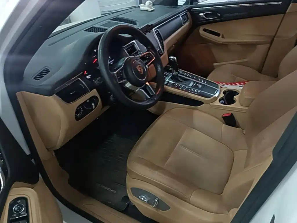 Porsche Macan — миниатюра 16