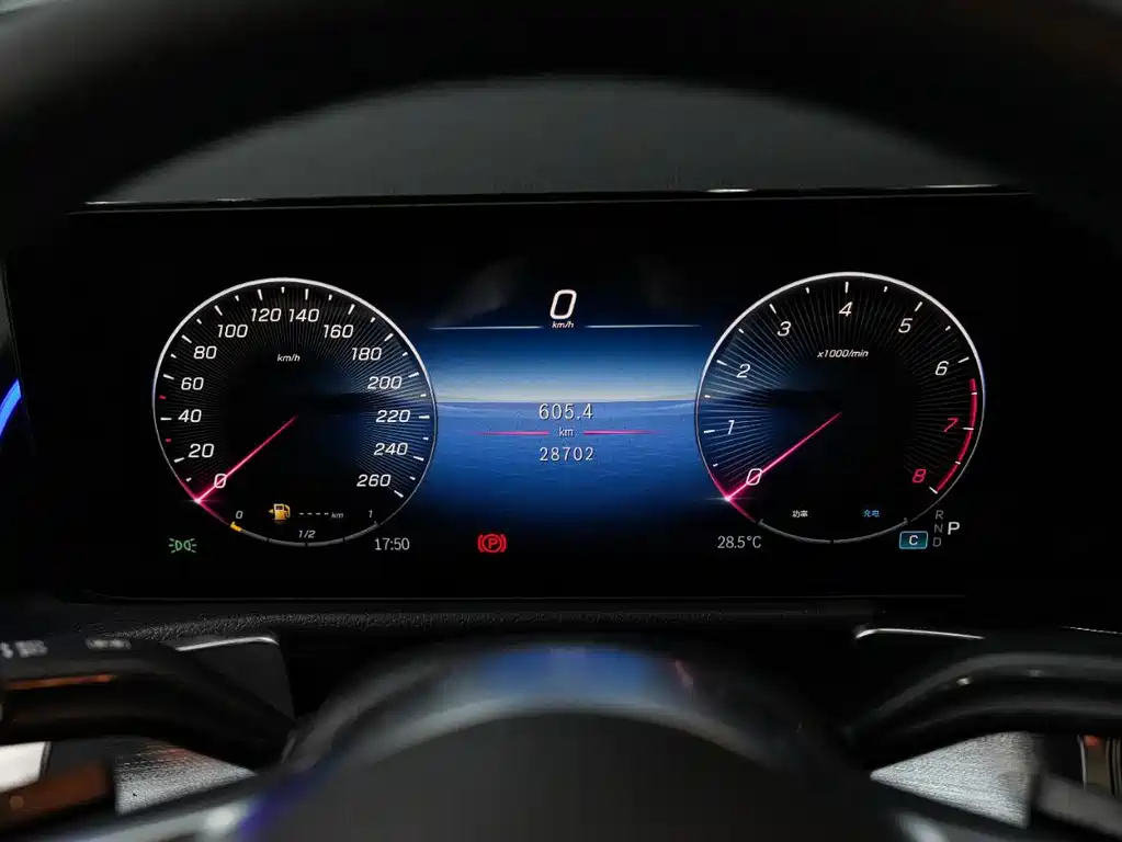 Mercedes-Benz GLB — миниатюра 18