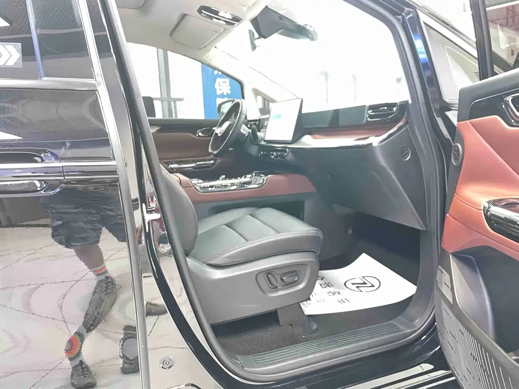 GAC Motor 传祺E8 PHEV — миниатюра 14