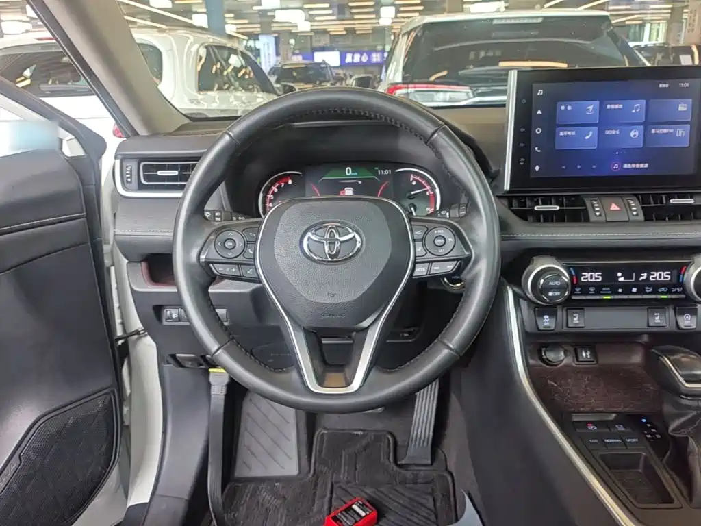 Toyota RAV4 — миниатюра 11