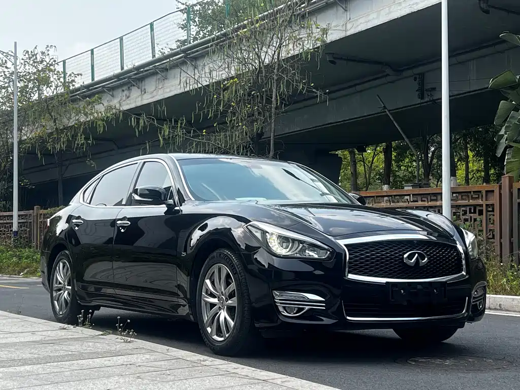 INFINITI Q70