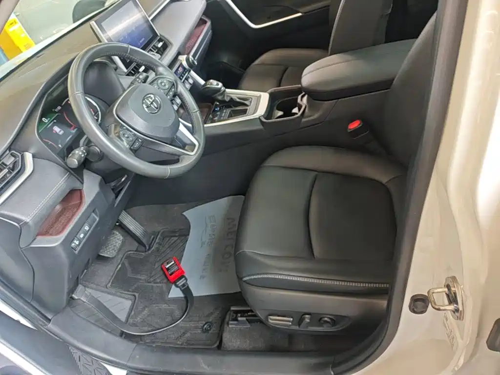 Toyota RAV4 — миниатюра 15