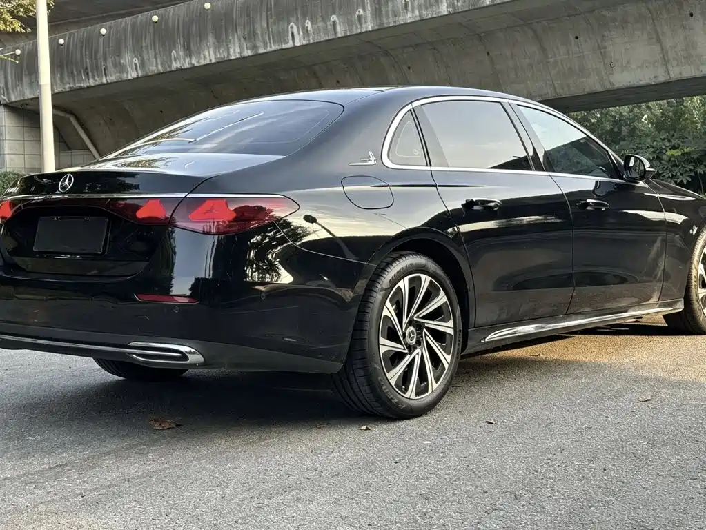 Mercedes-Benz E-Class — миниатюра 10
