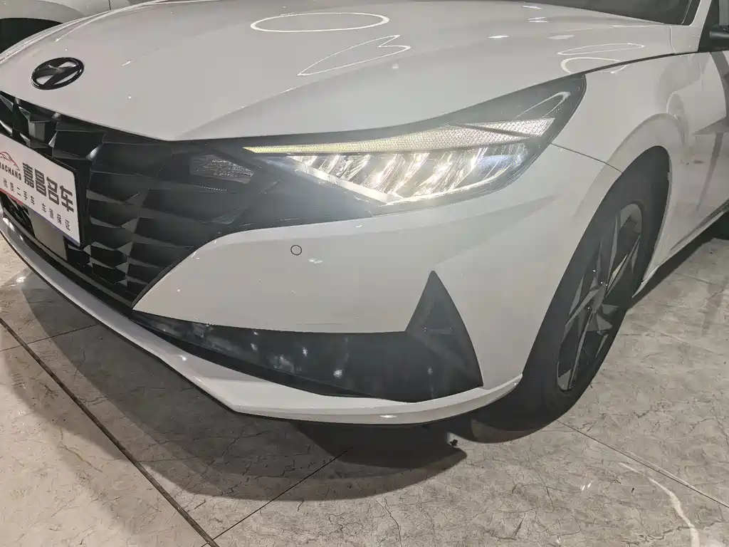 Hyundai Elantra — миниатюра 10