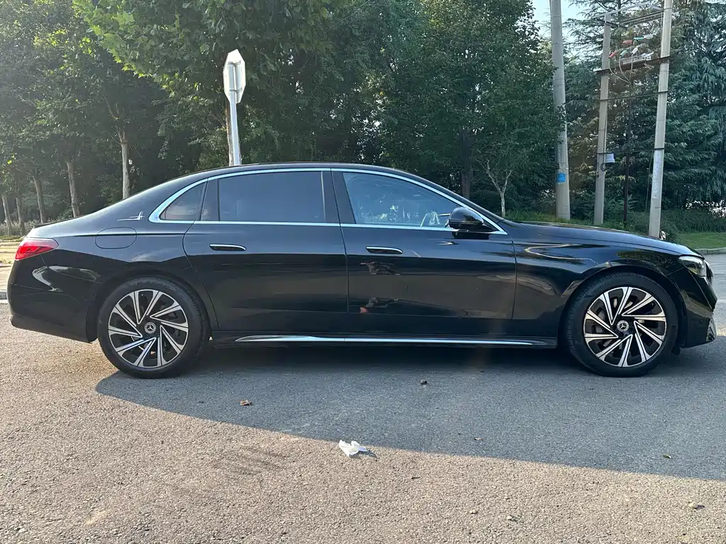 Mercedes-Benz E-Class — миниатюра 4