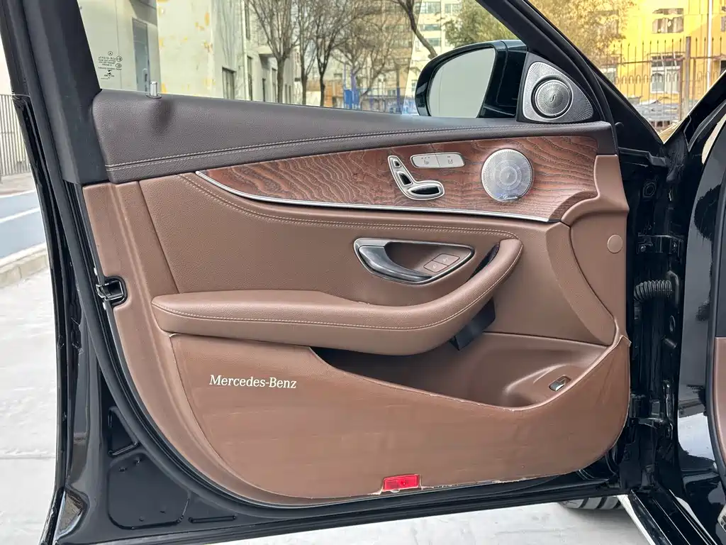 MERCEDES-BENZ E CLASS