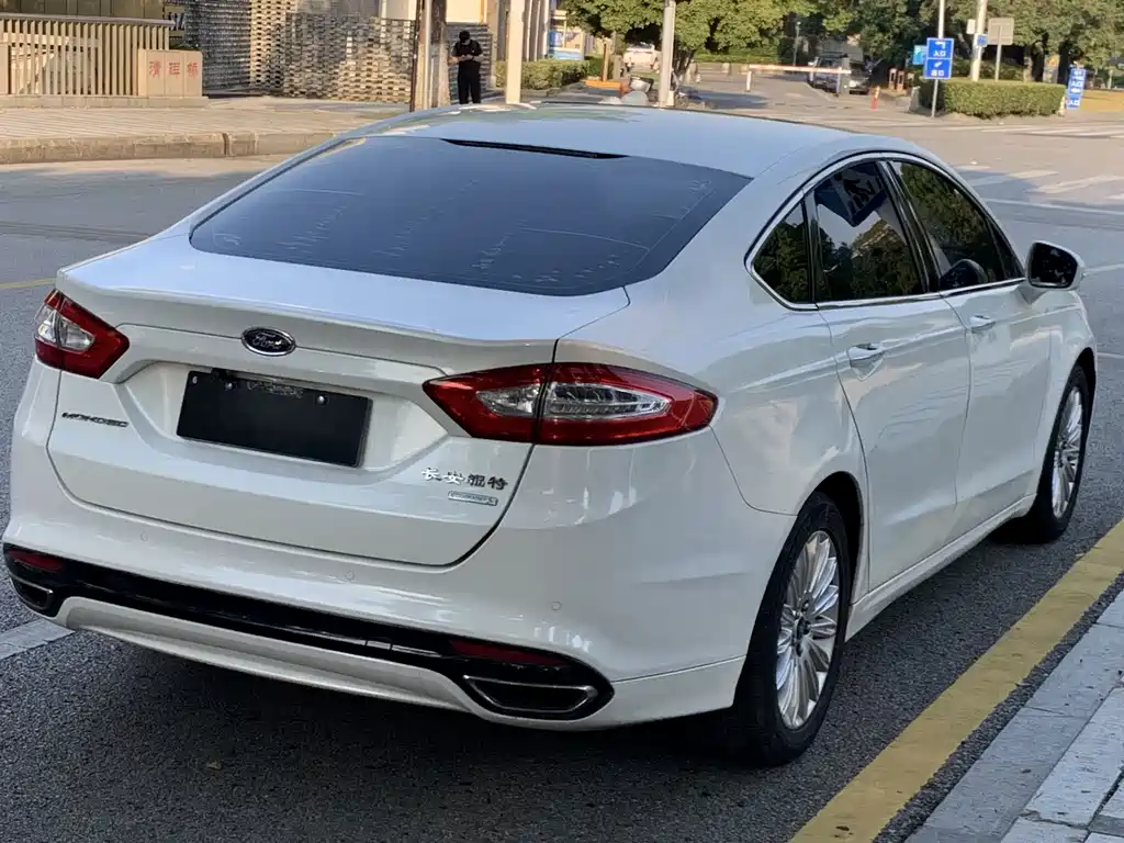 Ford Mondeo — миниатюра 7