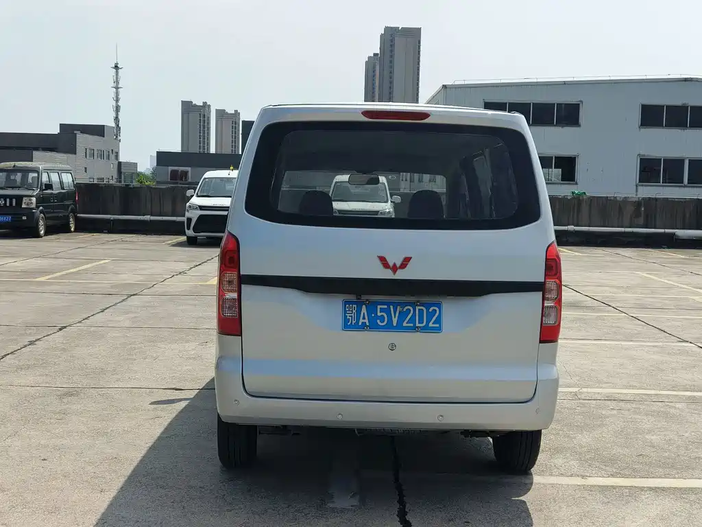 Wuling Hongguang V — миниатюра 5