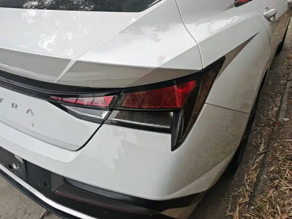 Hyundai Elantra — миниатюра 8