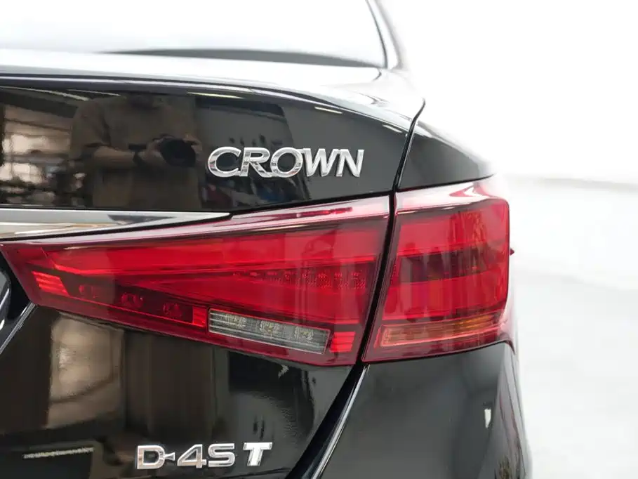 Toyota Crown — миниатюра 15