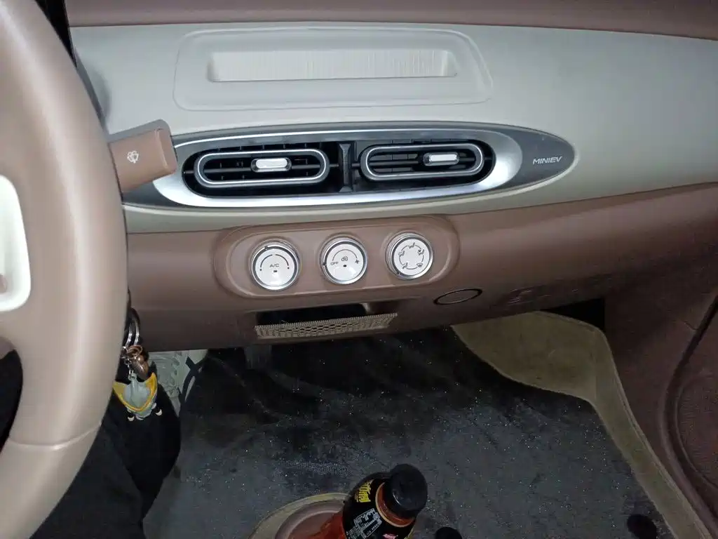 Wuling MINIEV — миниатюра 6