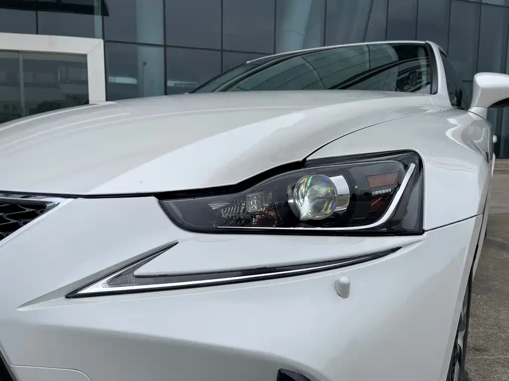 Lexus IS — миниатюра 3