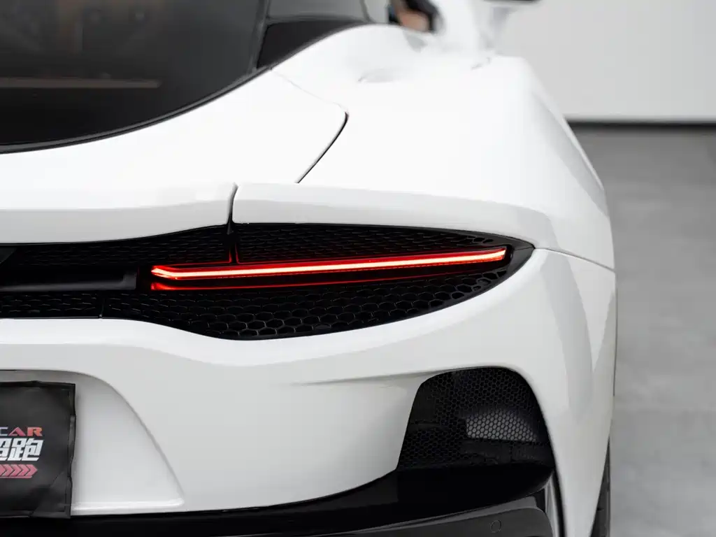 McLaren GT — миниатюра 10