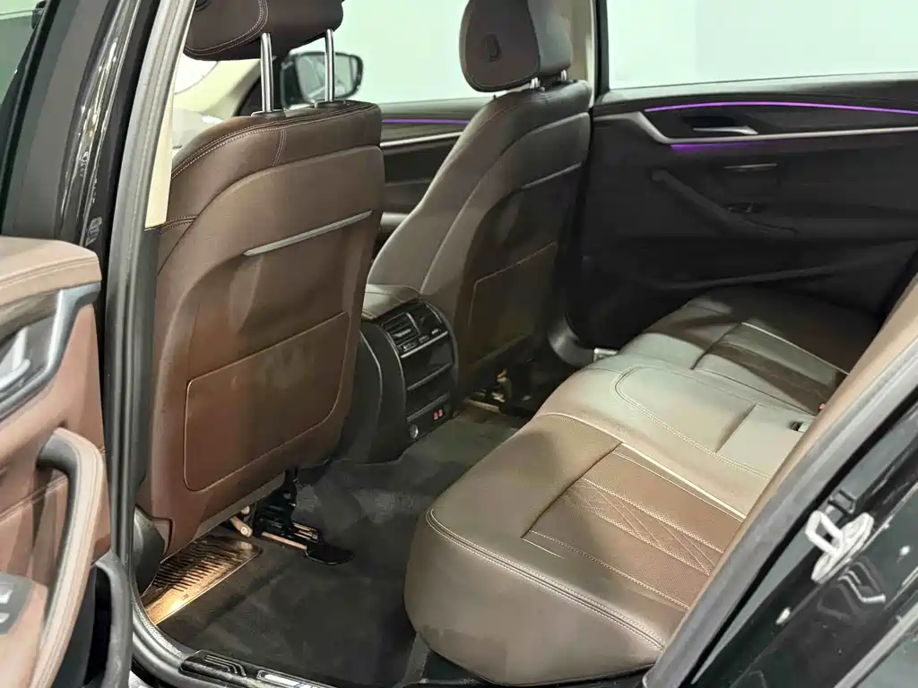 BMW 5 Series New Energy — миниатюра 5