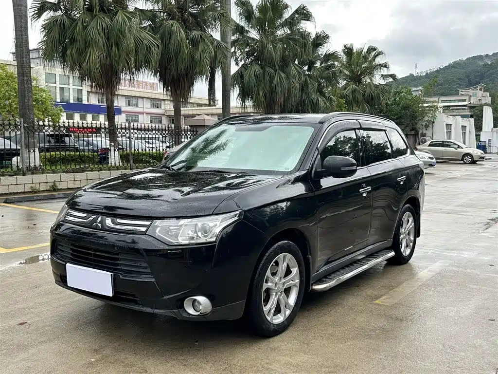 Mitsubishi Outlander (Import) 2014