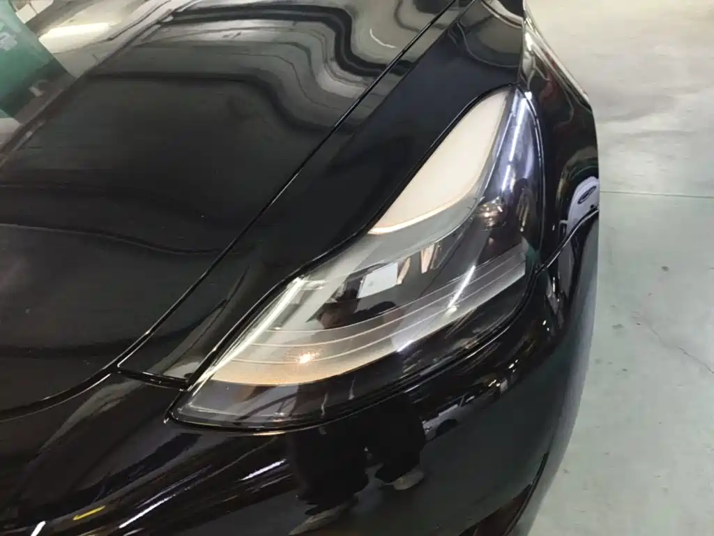 Tesla Model 3 — миниатюра 24