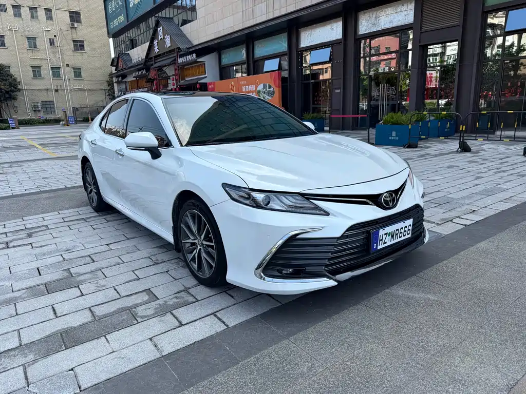 TOYOTA CAMRY