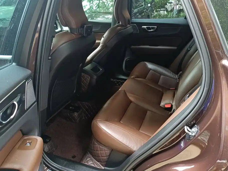 Volvo XC60 — миниатюра 11