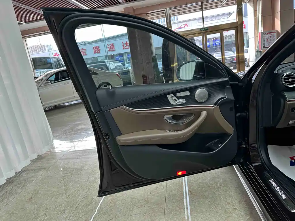 MERCEDES-BENZ E CLASS