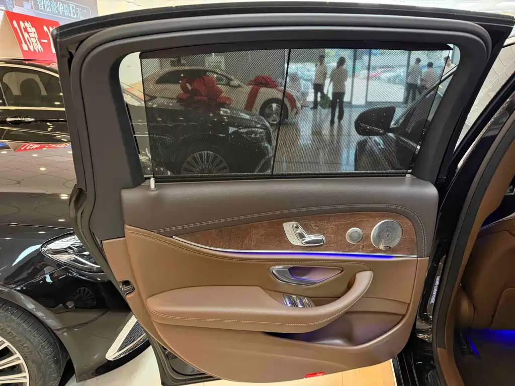 Mercedes-Benz E-Class — миниатюра 8