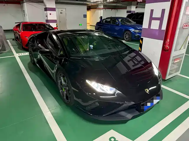 LAMBORGHINI HURACÁN