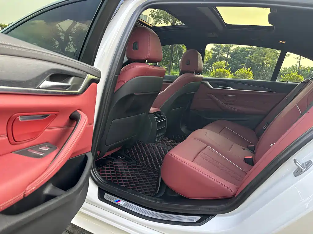 BMW 5 Series — миниатюра 12