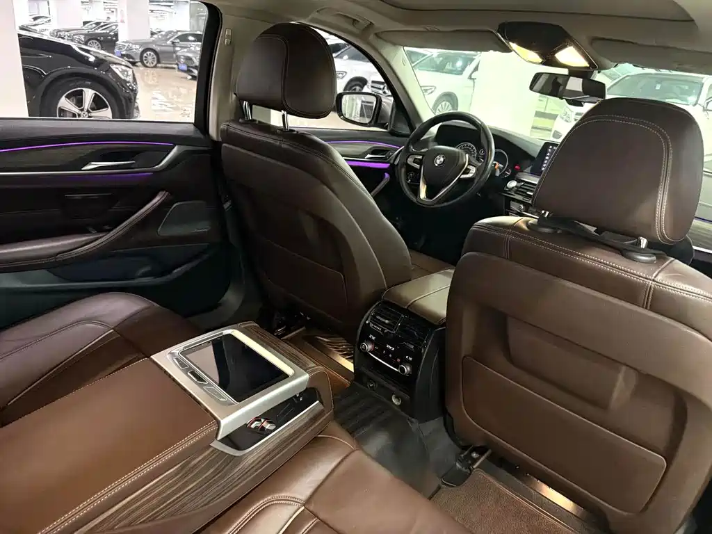 BMW 5 Series — миниатюра 6