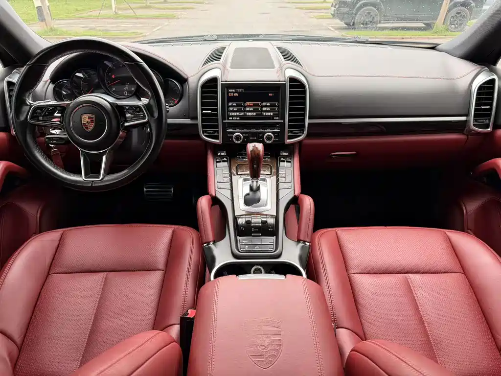 Porsche Cayenne — миниатюра 7