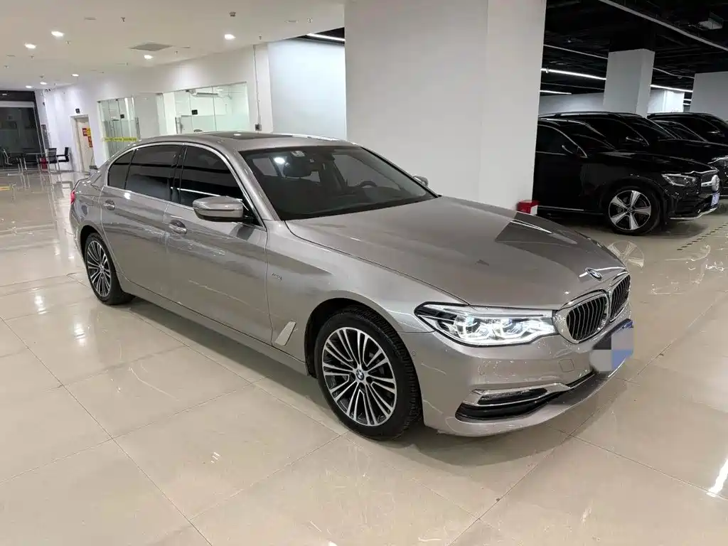 BMW 5 Series — миниатюра 3