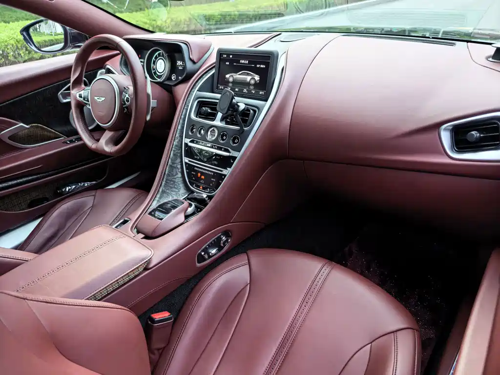 Aston Martin DB11 — миниатюра 37