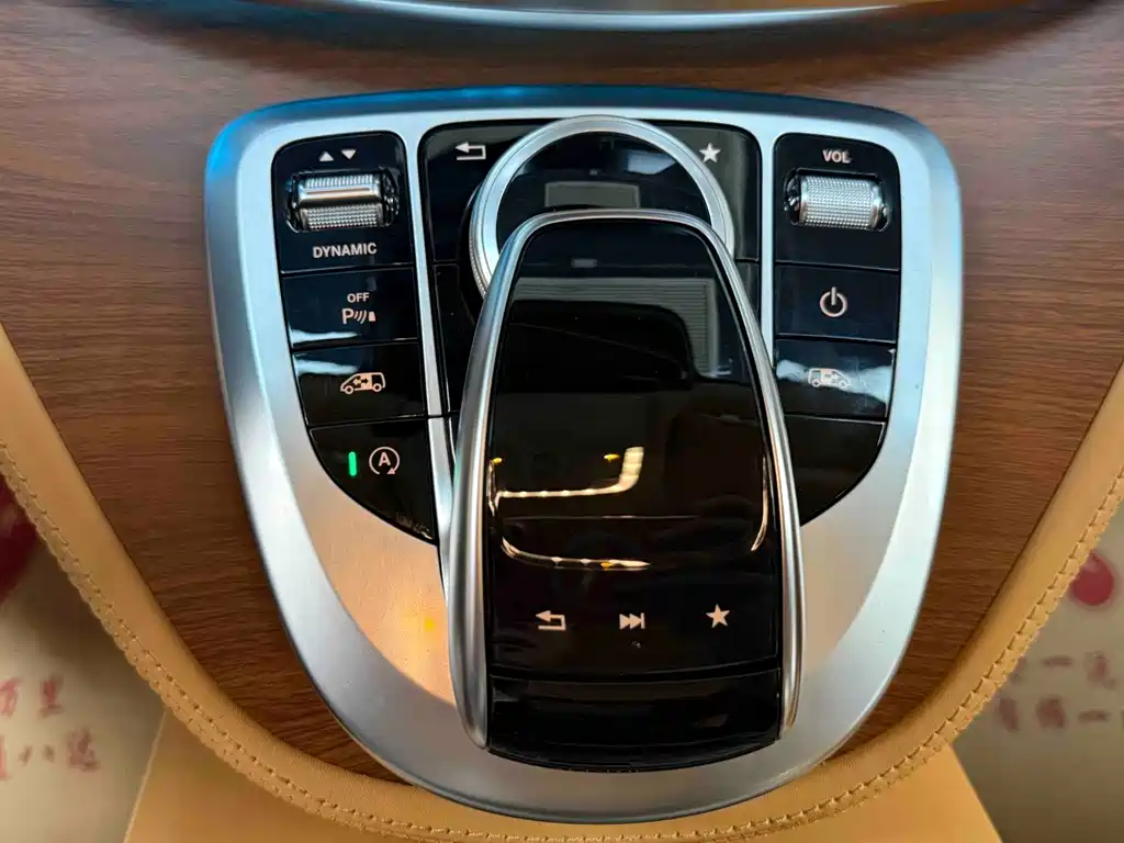 Mercedes-Benz V-Class — миниатюра 16
